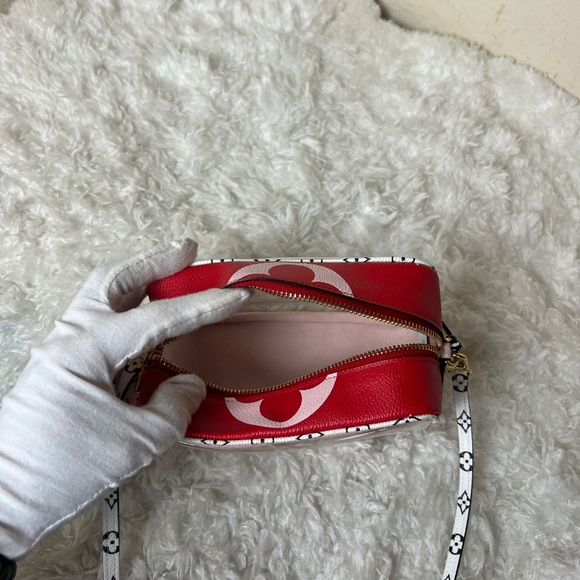 Louis Vuitton Monogram Giant Beach Pouch - Picture 8 of 9